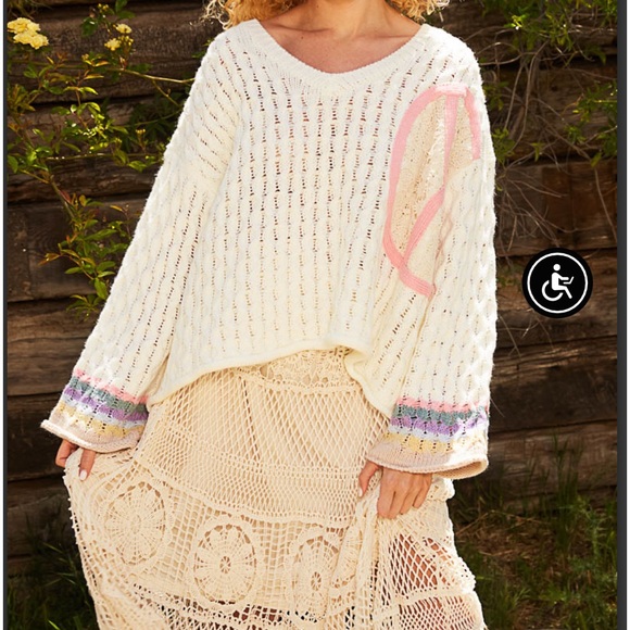 POL Peace Sweater - Picture 5 of 7